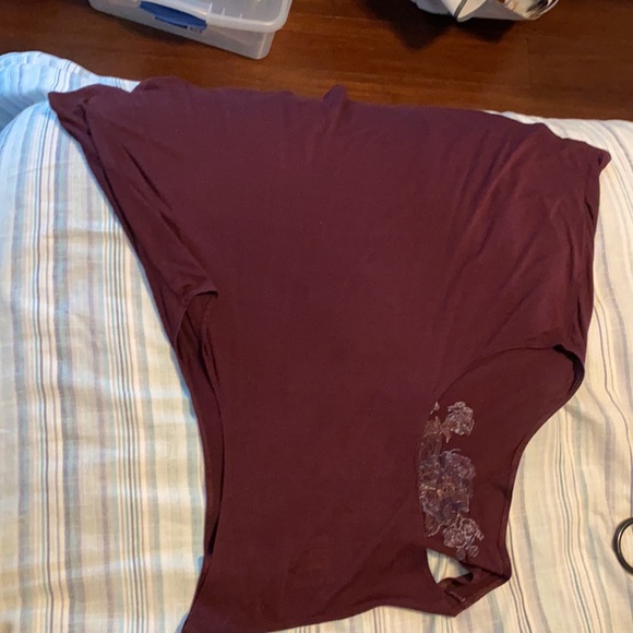 Nice top - Picture 3 of 3